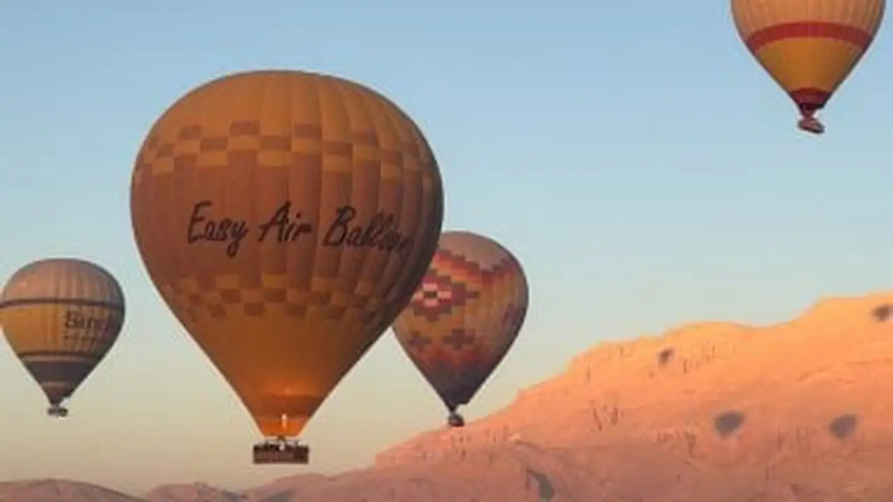 إلغاء رحلات البالون الطائر في سماء الأقصر بسبب سوء الأحوال الجوية